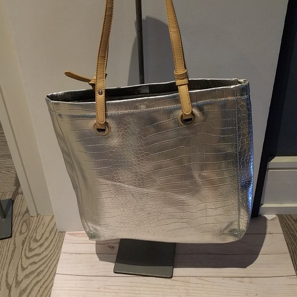 🌸Nice Silver tote by Jessica 🌺🍀🌸 - Picture 4 of 7